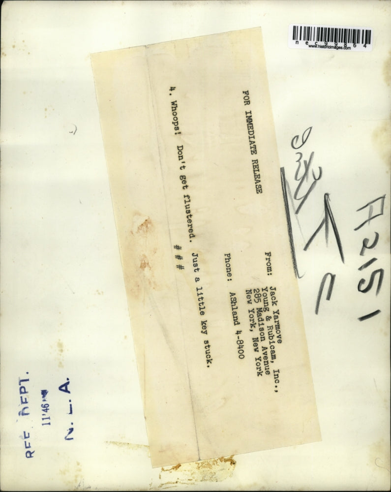 1946 Press Photo Whoops stuck key by Bess Myerson