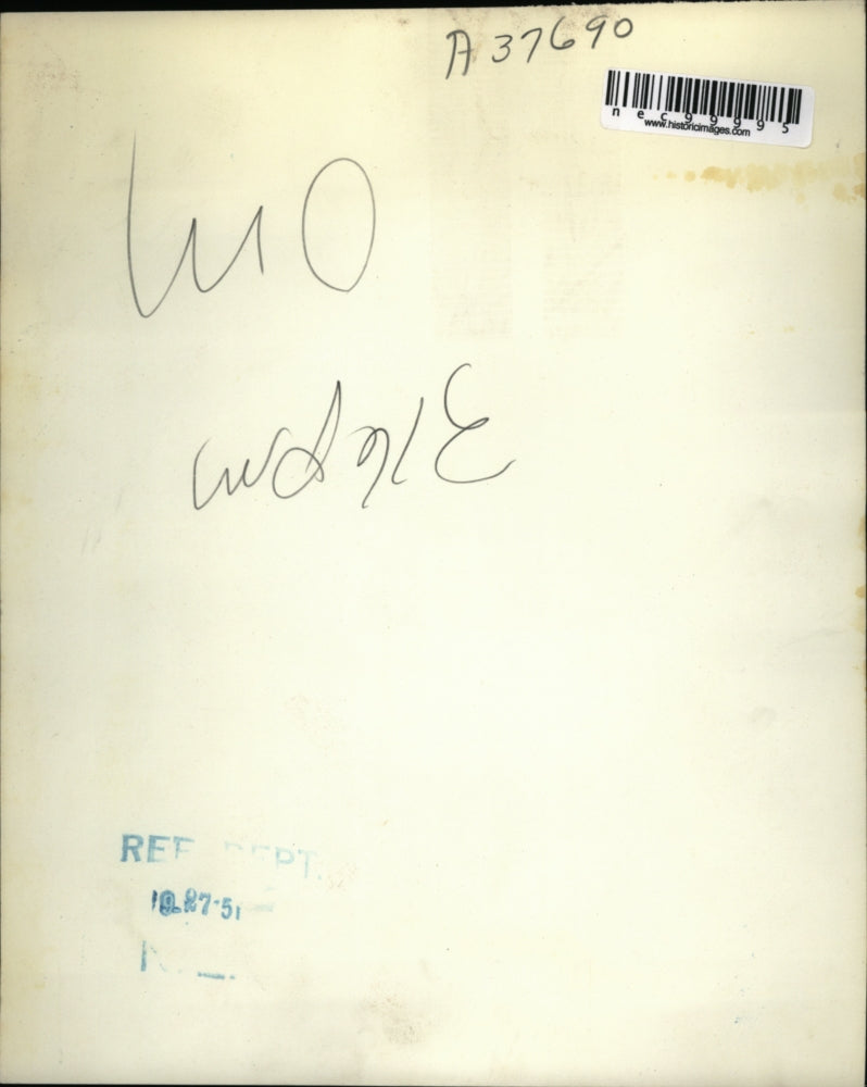 1951 Press Photo Olivia Minn Mrs George Frelwitz sit down strike at VA office