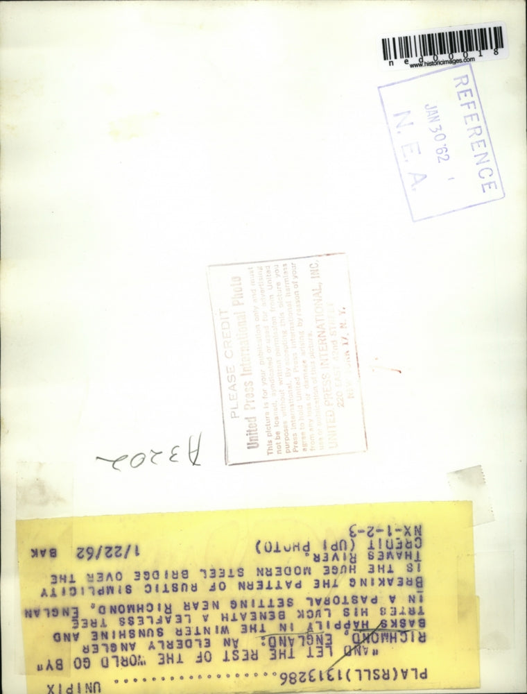 1962 Press Photo Richmond England Fisherman on banks of the Thames river