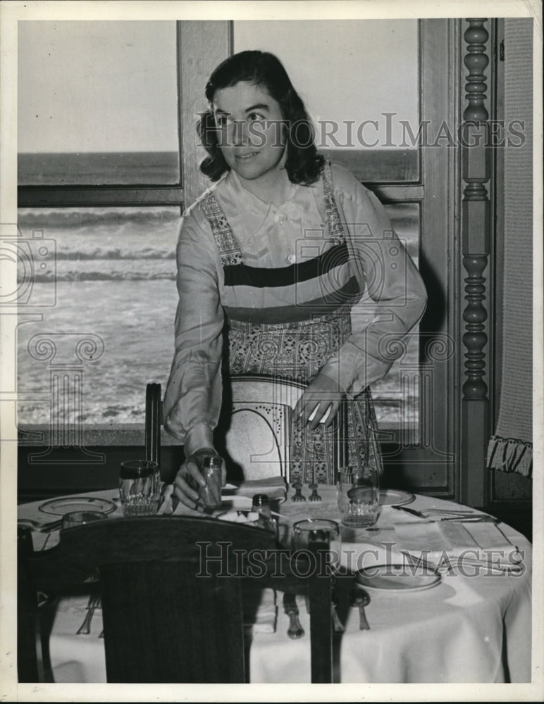 Load image into Gallery viewer, 1939 Press Photo Winifred Zimmer sets table at Hermosa Beach Surf &amp; Sand Club
