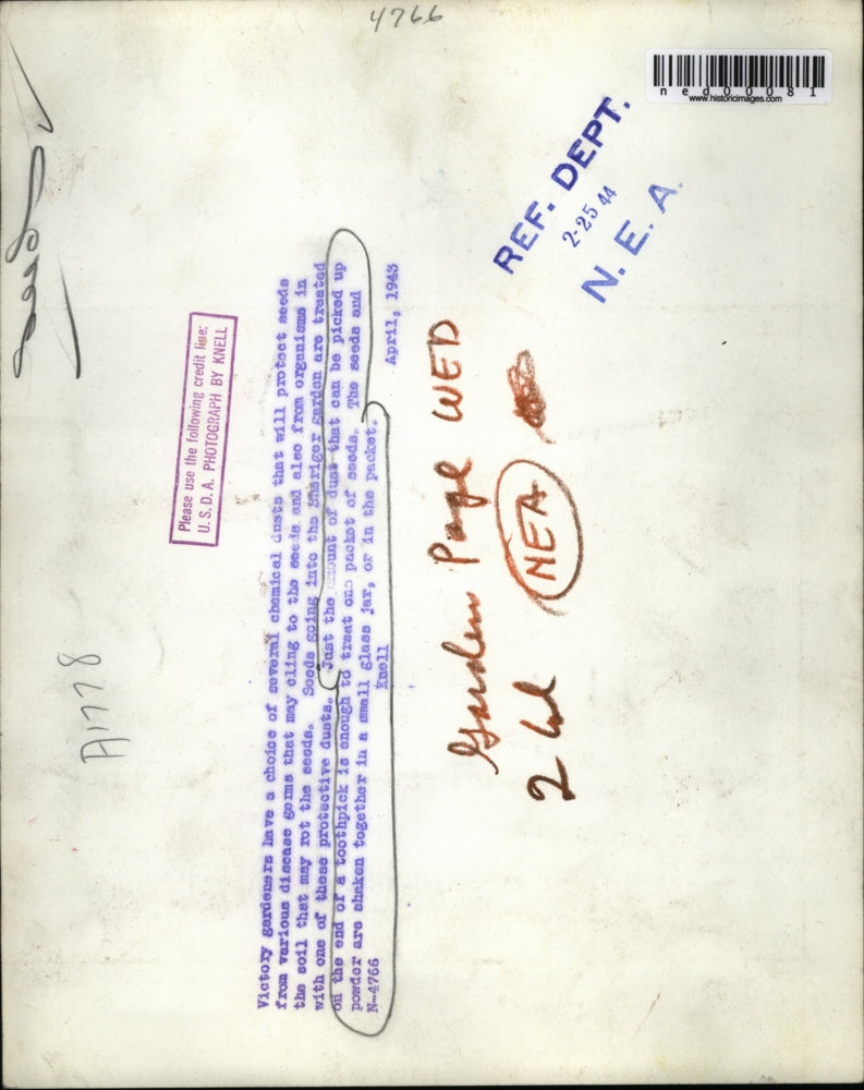 1944 Press Photo PROTECTIVE CHEMICAL DUST TO PROTECT SEEDS