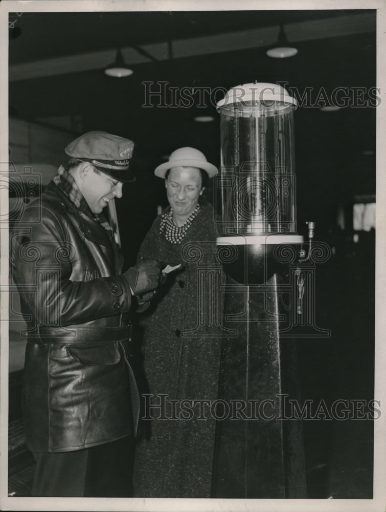 1936 Press Photo Brake testing equipment checks efficiency
