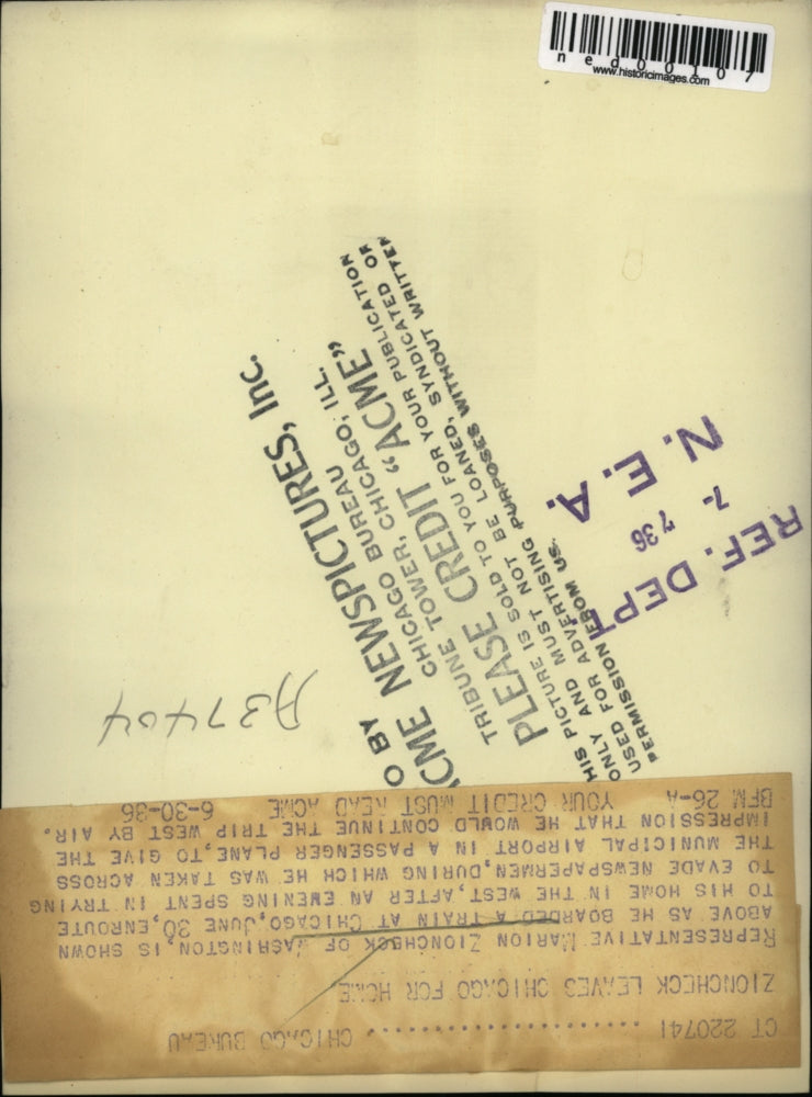 1936 Press Photo Rep Marion Zionchech of Wash boiards atrain in Chicago