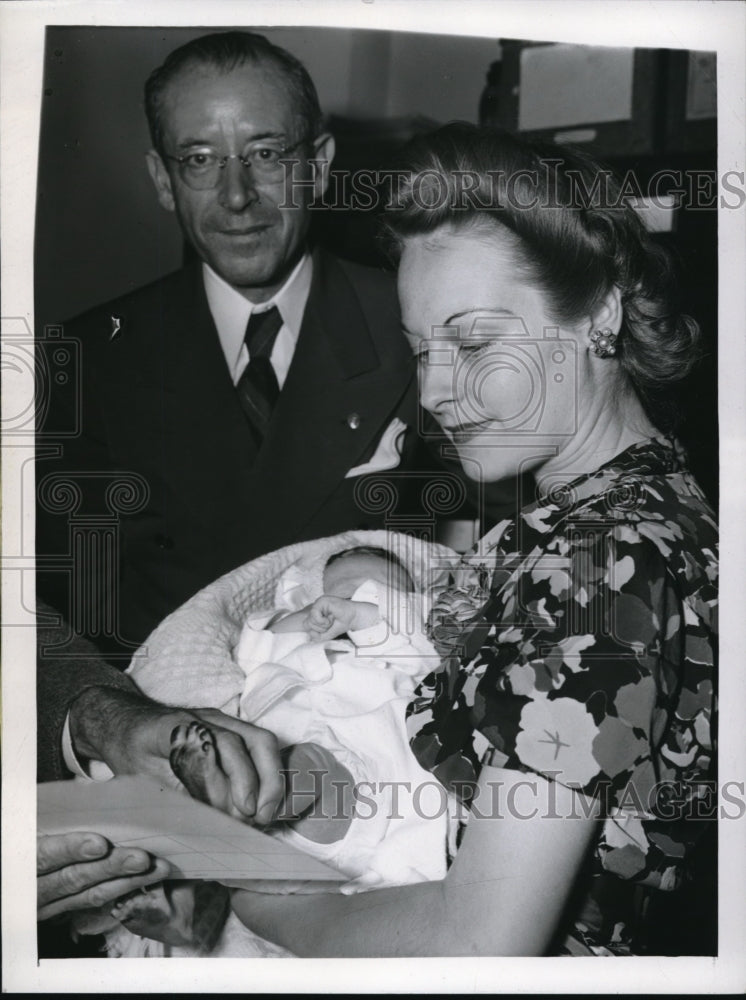 1943 Press Photo LA Cal Mr & Mrs Hardwig suing in baby mixup by hospital