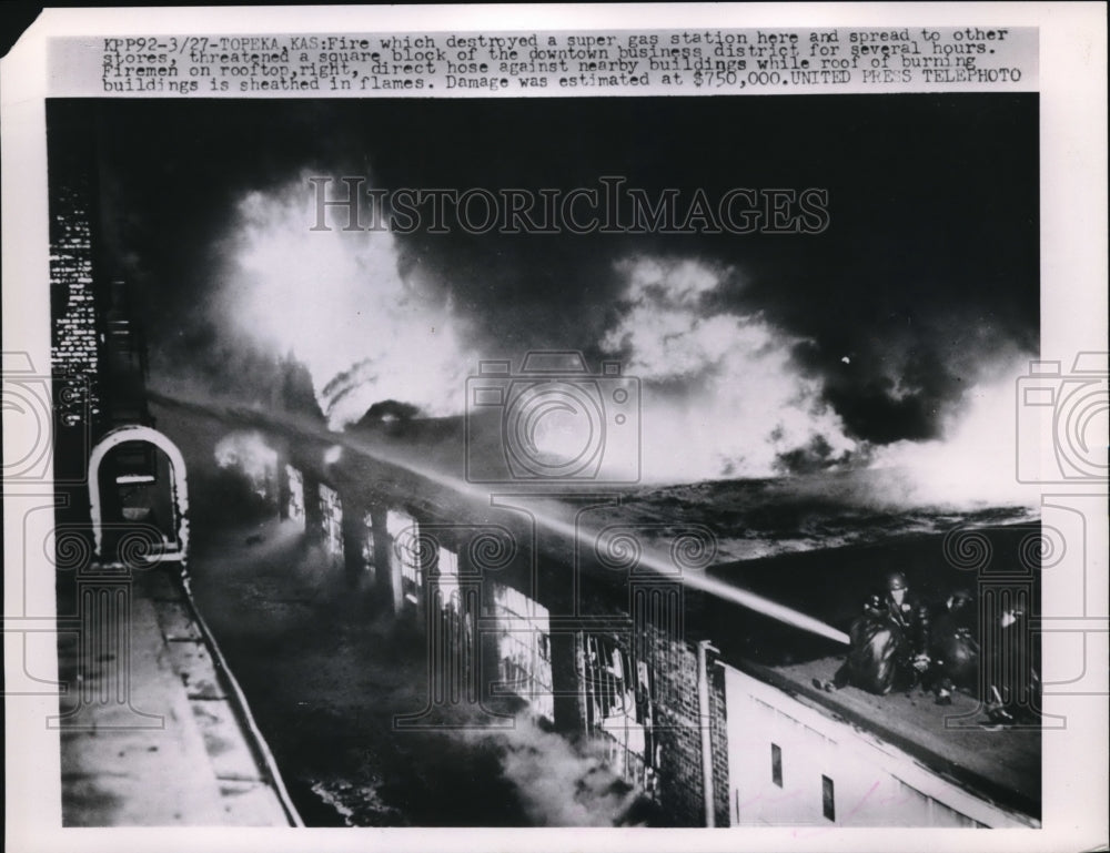 Press Photo Topeka Kanas Fire destroyed super gas station and spread