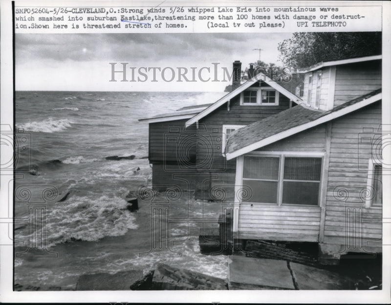 Load image into Gallery viewer, 1961 Press Photo Cleveland Ohio Strong winds/waves off of Lake Erie damage homes
