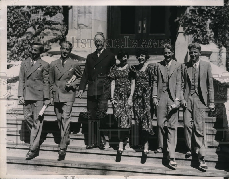 Load image into Gallery viewer, 1933 Press Photo 3 sets of twins enroll at Northwestern University, Evanston IL
