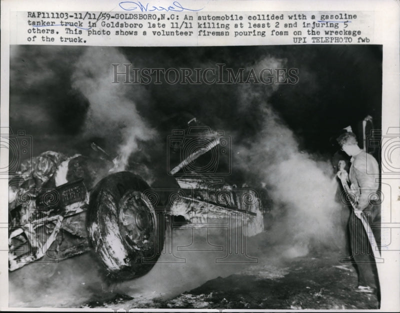 Load image into Gallery viewer, 1959 Press Photo Goldsboro NC An Automobile and gasoline tanker collided.
