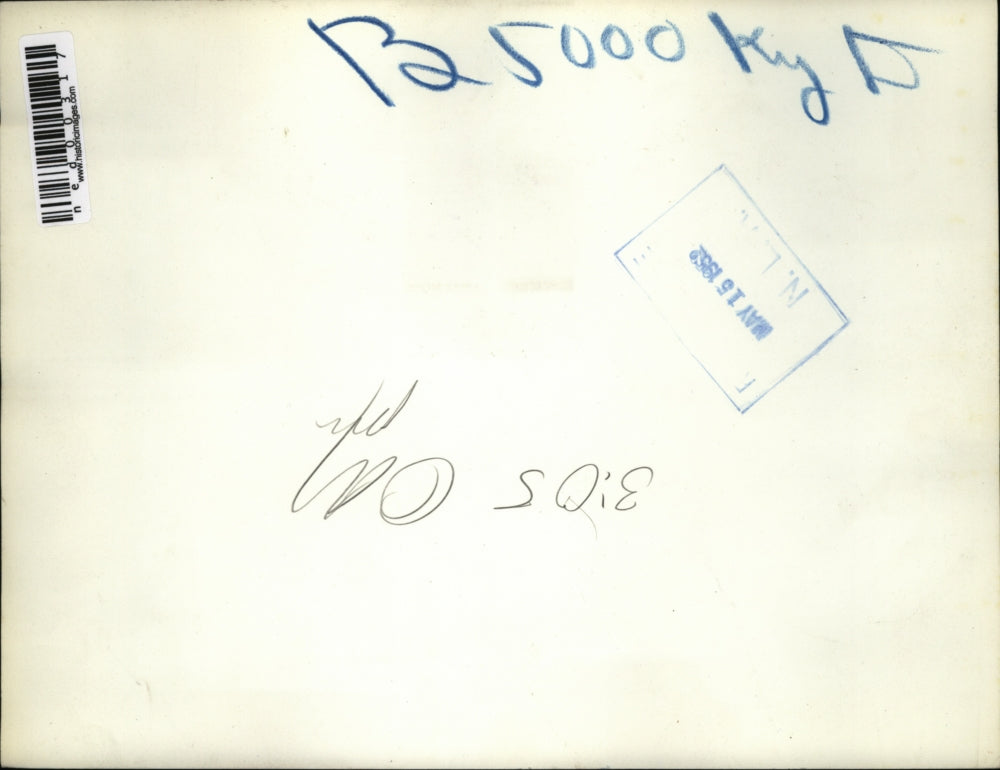 1952 Press Photo Lawn terrace early arrivals hide from the Derby Day sun.