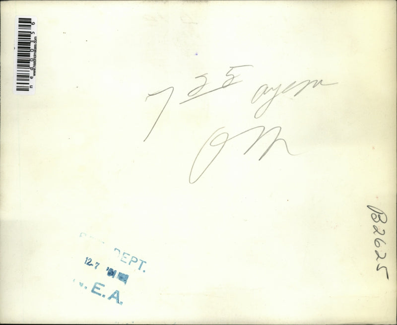 Load image into Gallery viewer, 1951 Press Photo New Haven Conn. Herman Hickman gives advise to Joesph Mitinger
