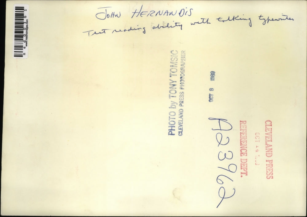 1950 Press Photo John Hernandis Text reading ability with talking typewriter