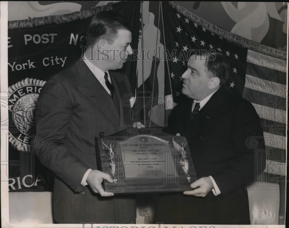 1940 Press Photo FM Hawks awardf of Amer. Legion to Wm Lear from Laguardia
