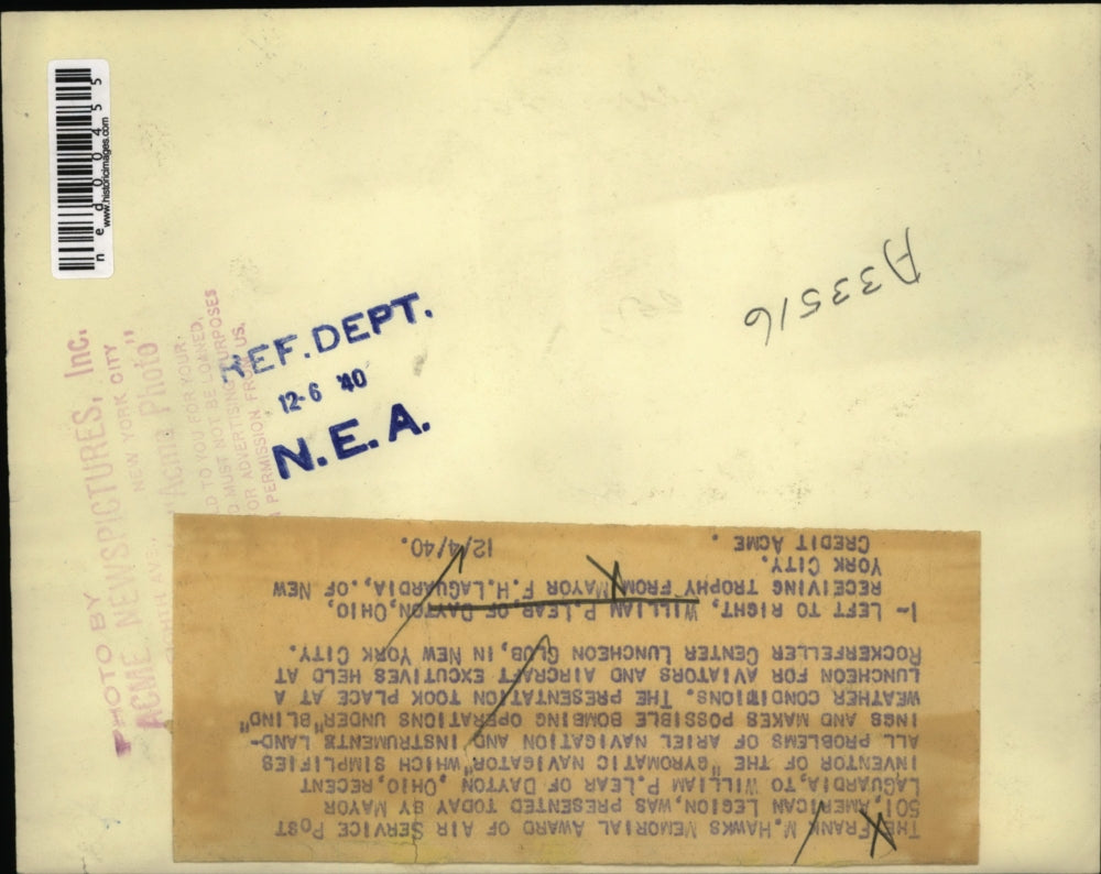 1940 Press Photo FM Hawks awardf of Amer. Legion to Wm Lear from Laguardia