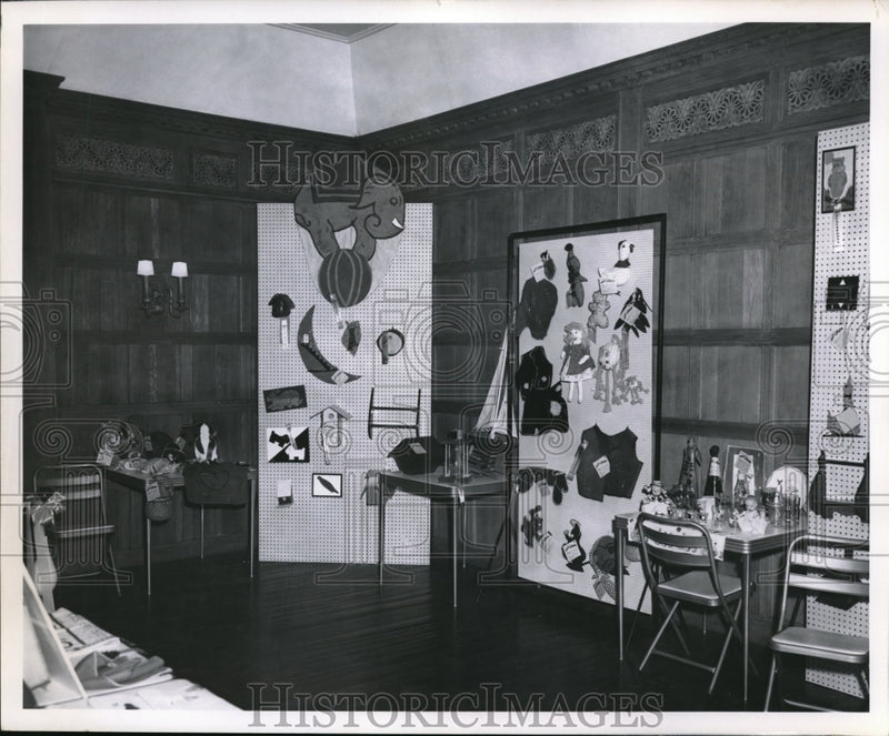 Load image into Gallery viewer, 1959 Press Photo Craft Carnival display in Cleveland Ohio - ned00458
