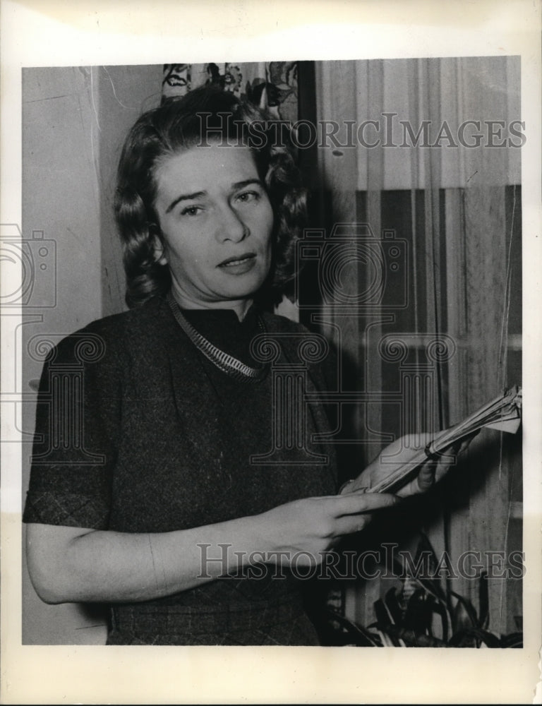 1940 Press Photo NYC Dorothy Waring at her apartment testified to Dies Committee