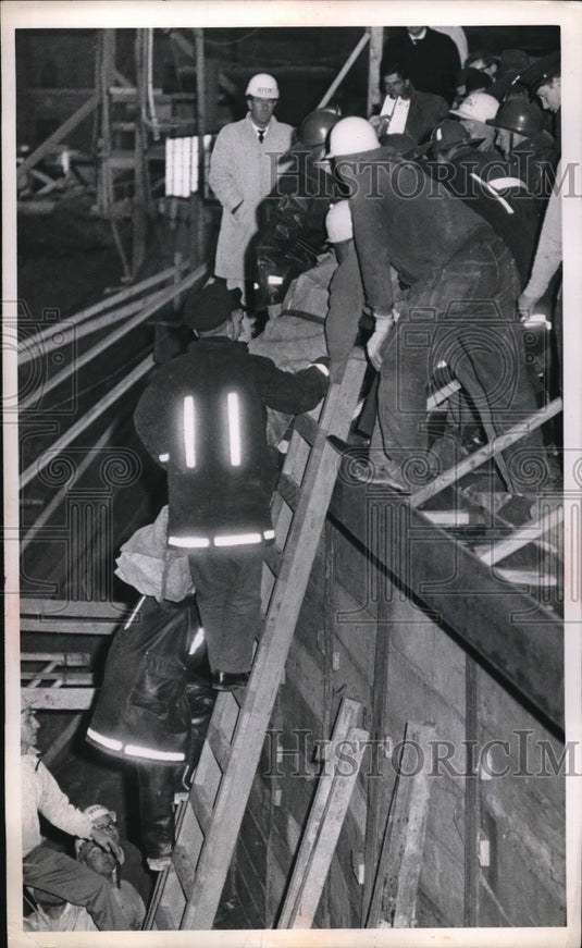 1964 Press Photo Firemen rescue M Conway from construction accident