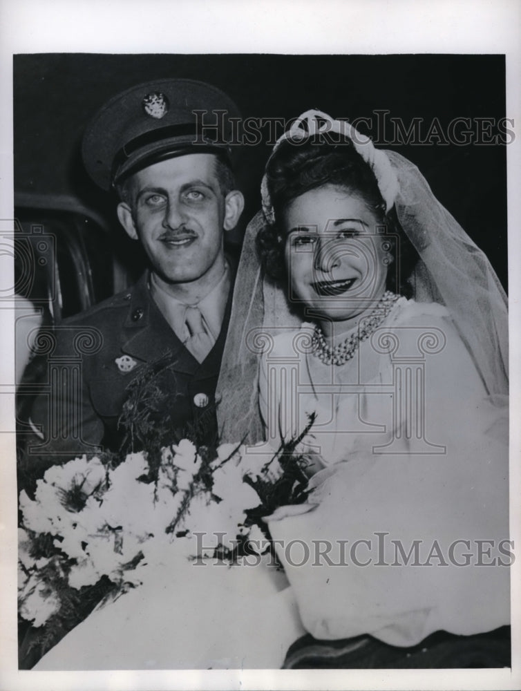 1946 Press Photo Mr & Mrs Joseph Kisell married at Oceanside Lutheran Church