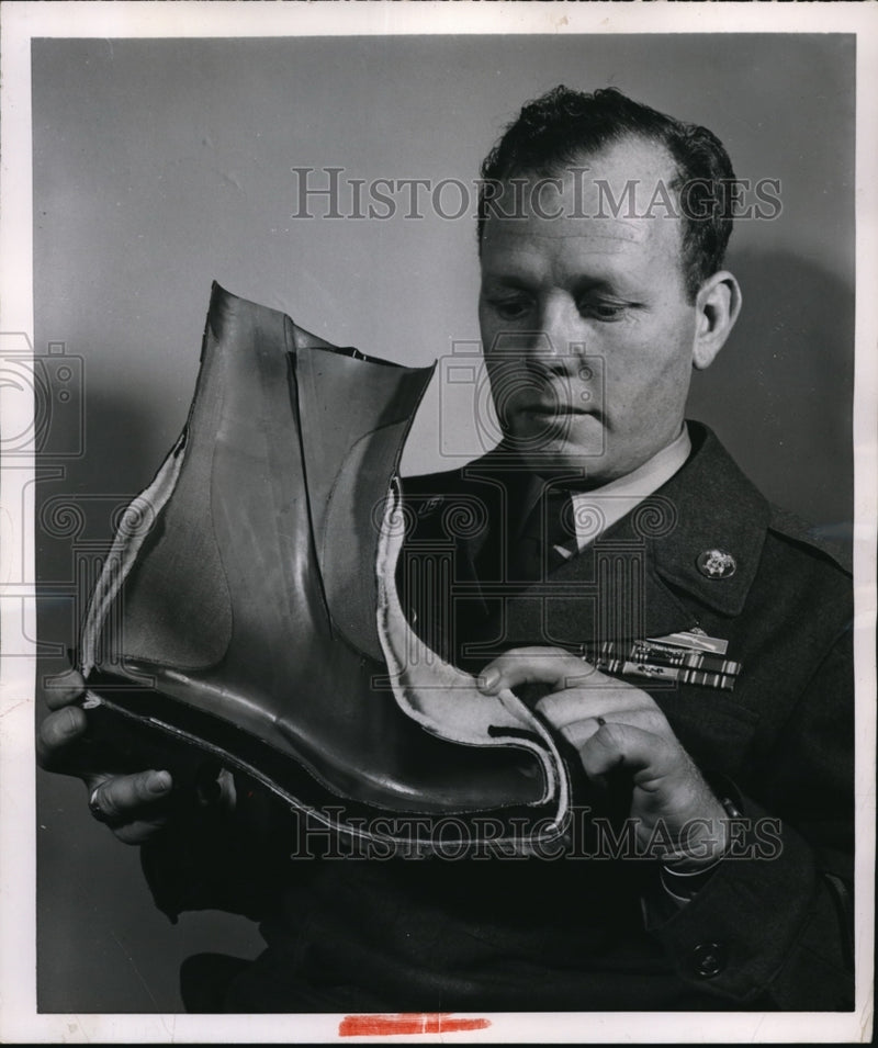 Load image into Gallery viewer, 1951 Press Photo US Army's standard wet-cold weather new insulated combat boot
