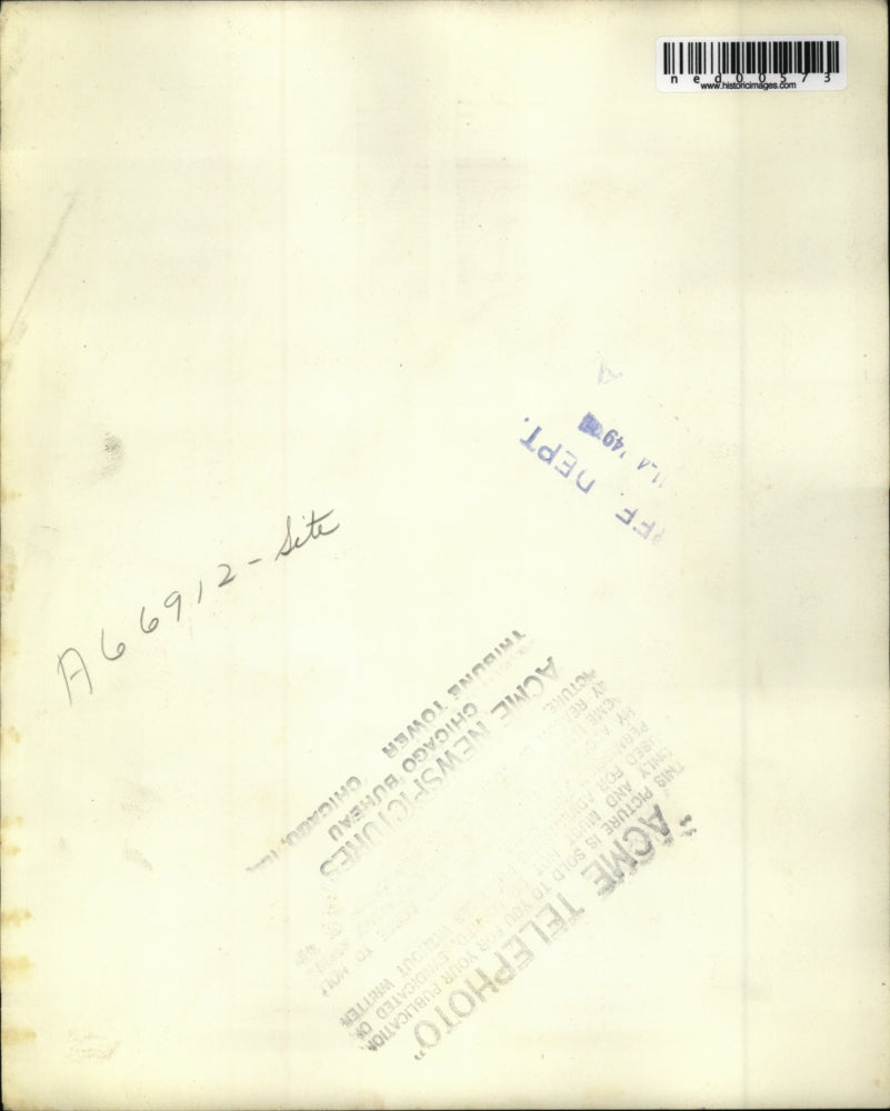 1969 Press Photo New York NY Workmen ready chairs at UN Skycrapper