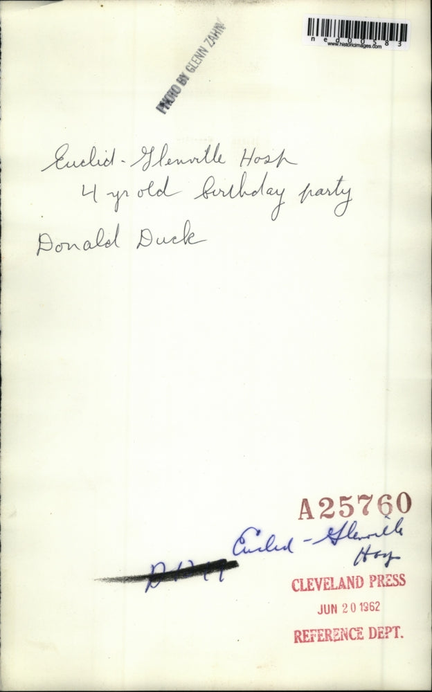 1962 Press Photo Donald Duck at 4 Year Old Birthday Party Euclid Glenville Hosp