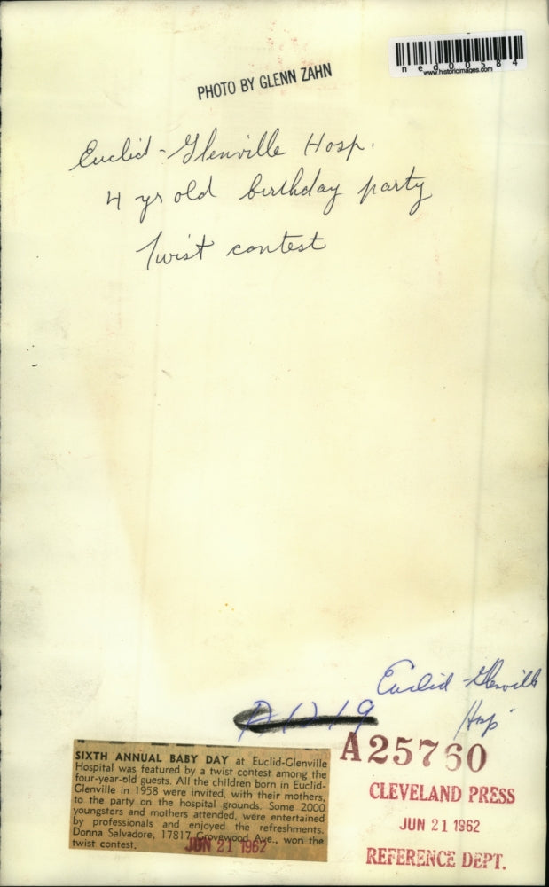 1962 Press Photo Baby Day at Euclid Glenville Hospital For Babies Born in 1958