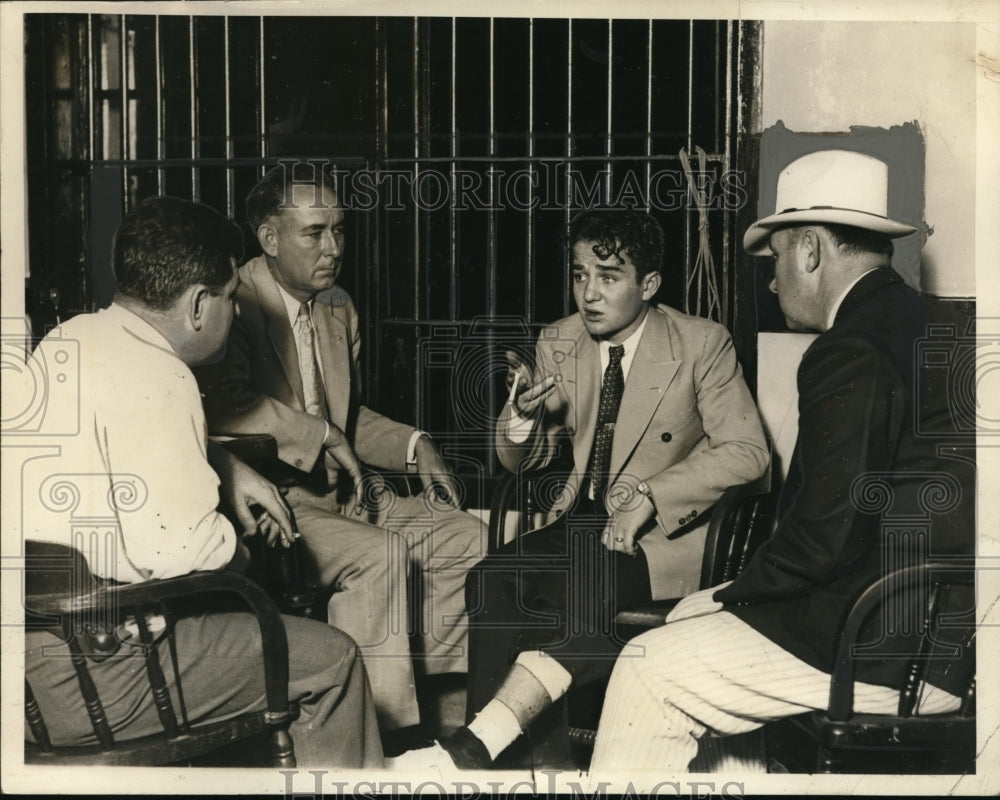 1933 Press Photo Cop and bank robbery suspect die in pistol duel