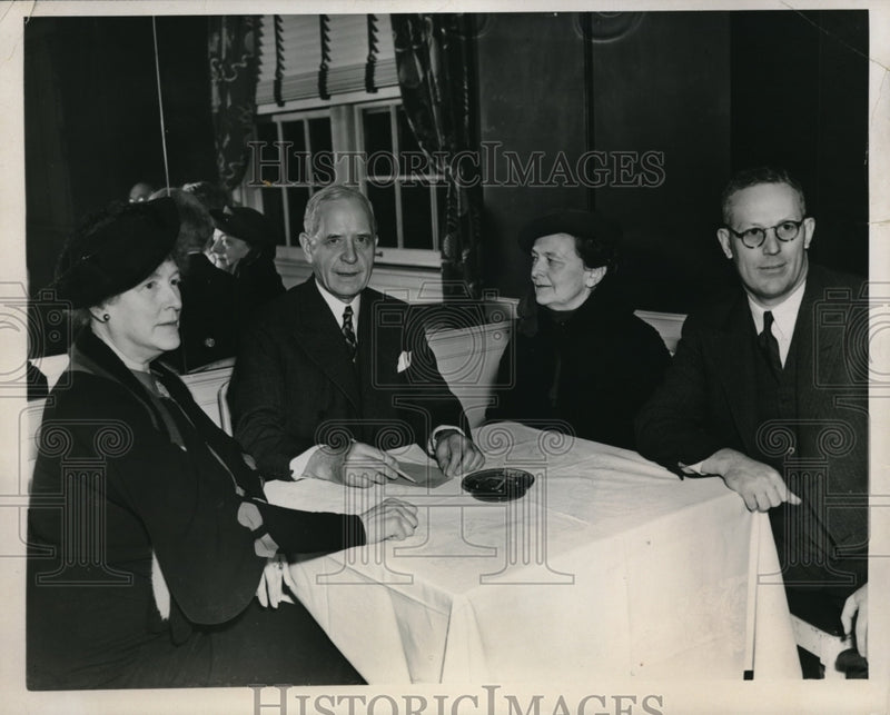 Load image into Gallery viewer, 1937 Press Photo Paul Simons, Charles Hilles, Mrs Bertha Baur &amp; Earl Warren
