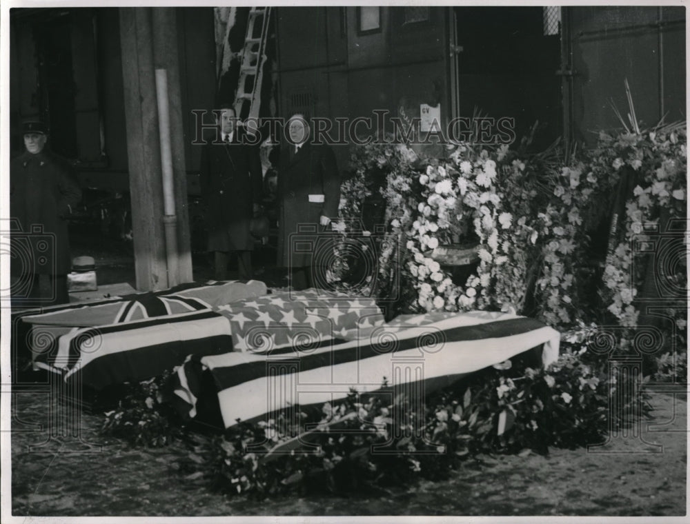 1938 Press Photo Bodies of British & American journalists at the Gare d Orsay