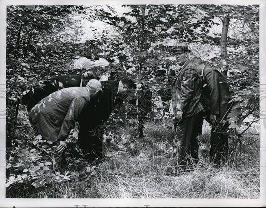 1965 Press Photo Police view shows where body of John Young was found
