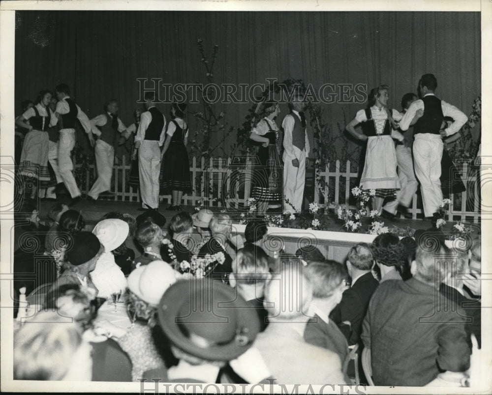1939 Press Photo Spectators watch Festival Dance honoring Royal pair