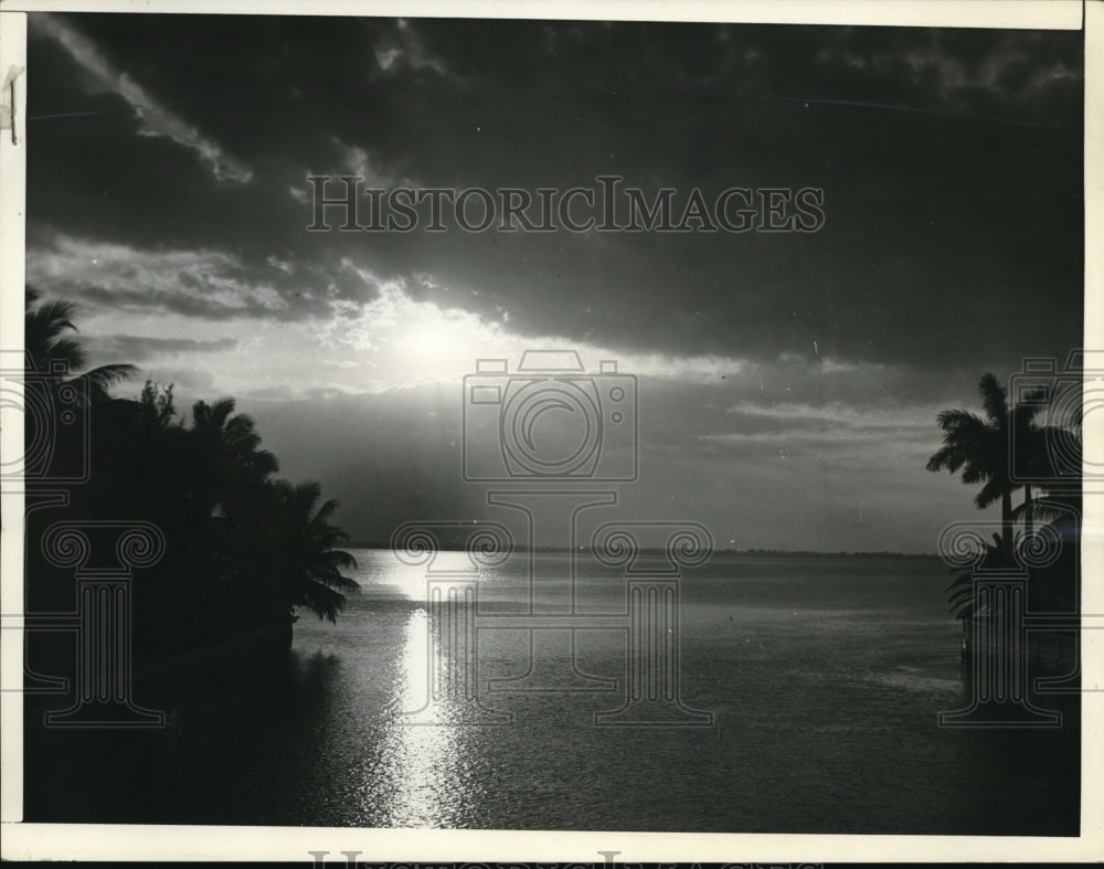 1938 Press Photo Miami Fla Blazing sunset in Atlantic