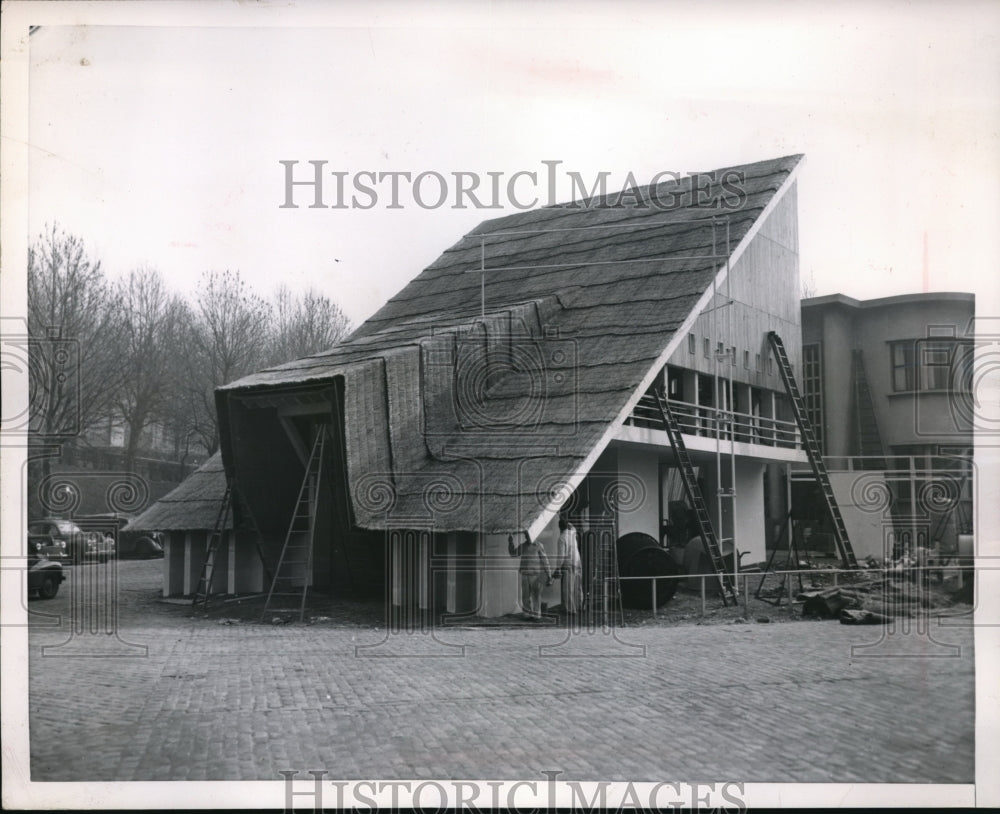 1953 Press Photo Latest model of the ideal farm house was exhibited at a fair