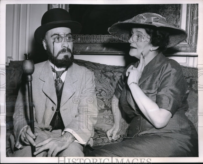 Load image into Gallery viewer, 1955 Press Photo Paris, Armand Massis &amp; Countess Guy de Toulouse Lautrec
