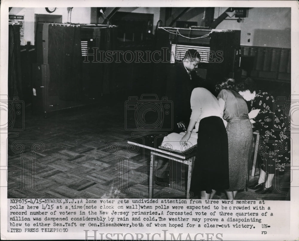 1952 Press Photo Newark NJ Voters at the primary polls