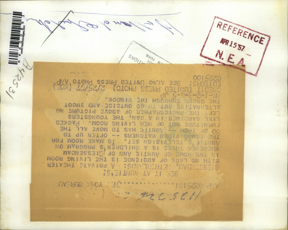 1957 Press Photo Giessendam Netherlands kids watch TV at Auntie Ann;s home