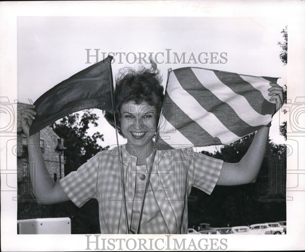 1962 Press Photo Columbia Mo, Theresa Graham exhibits warning flags