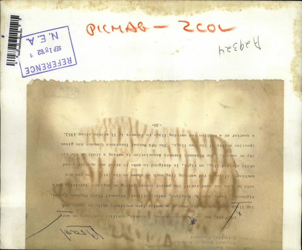 1962 Press Photo Columbia Mo, Theresa Graham exhibits warning flags