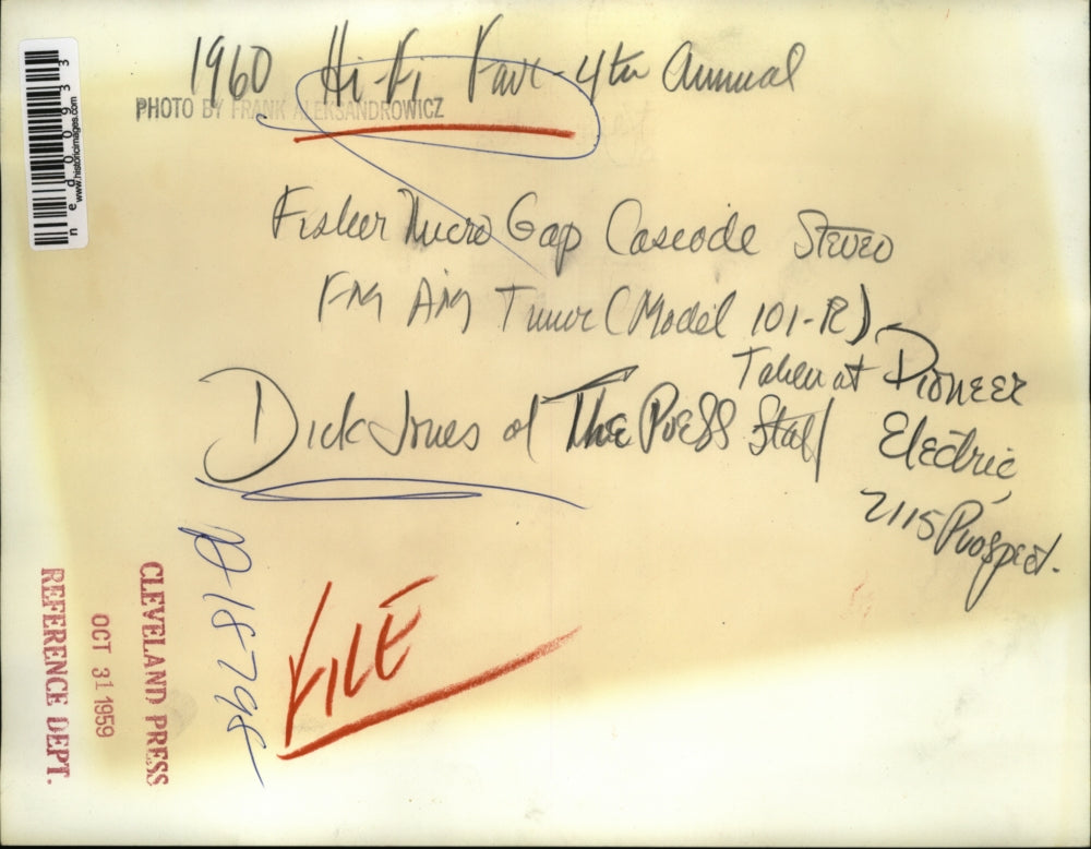 1959 Press Photo Dick Jones of The Press Staff at the 1960 Hi-Fi Fair