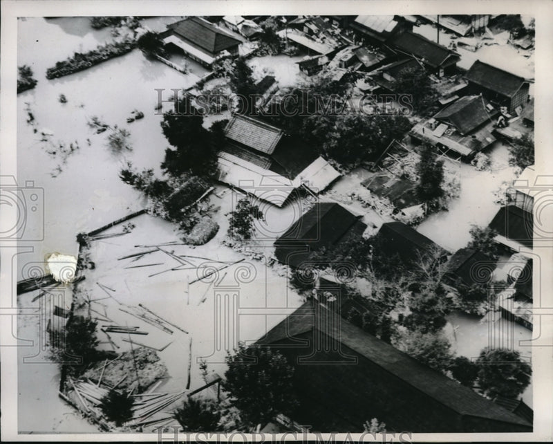 Load image into Gallery viewer, 1946 Press Photo Kasukabe Japan small town in Kanto Plain area after first flood
