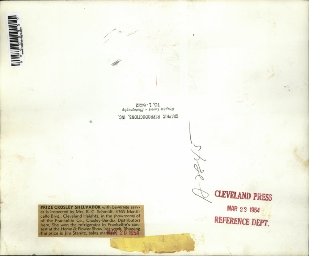 1954 Press Photo Mrs BC Schmidt, Jim Schwartz & Crosley Shelvador refrigerator