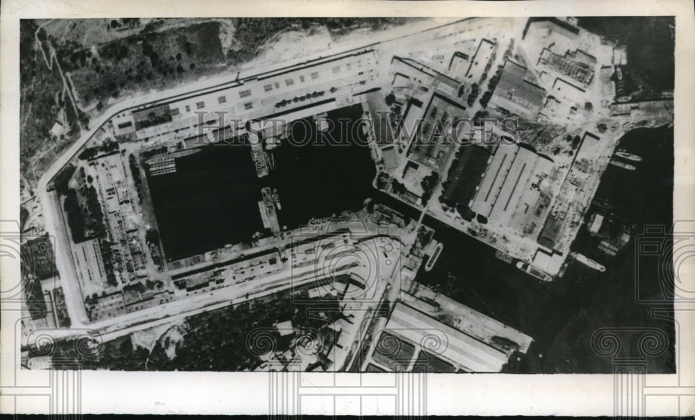 1943 Press Photo Air view of San Vito base in Italy bombed by the RAF