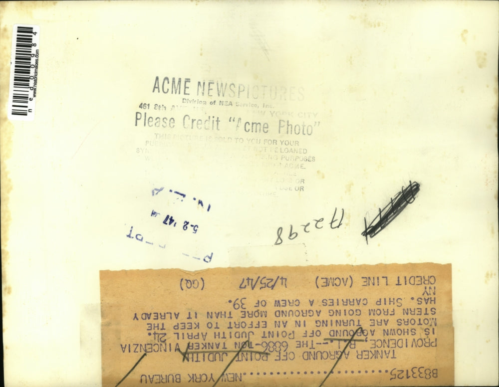 1947 Press Photo Tanker ship Cincenzia run aground at Providence RI