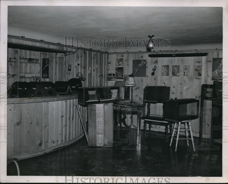 Load image into Gallery viewer, 1941 Press Photo Rec room of WF West as flood waters dry out
