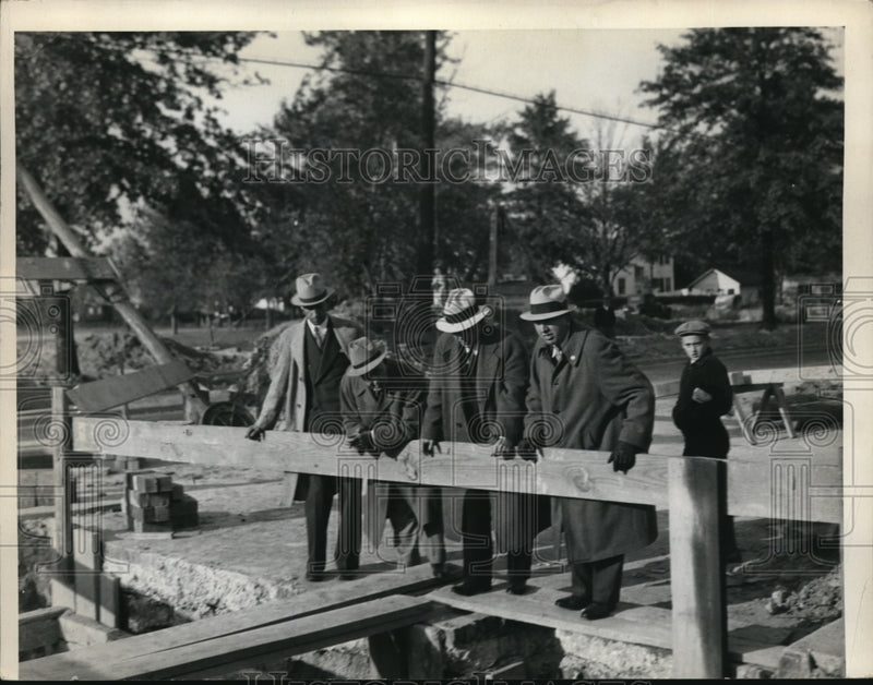 Load image into Gallery viewer, 1936 Press Photo Reynolds, Curry, and David at Lake Cameron
