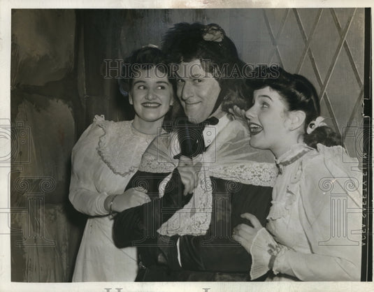 1942 Press Photo Scene from "Charley's Aunt" at Lakewood Little Theater.