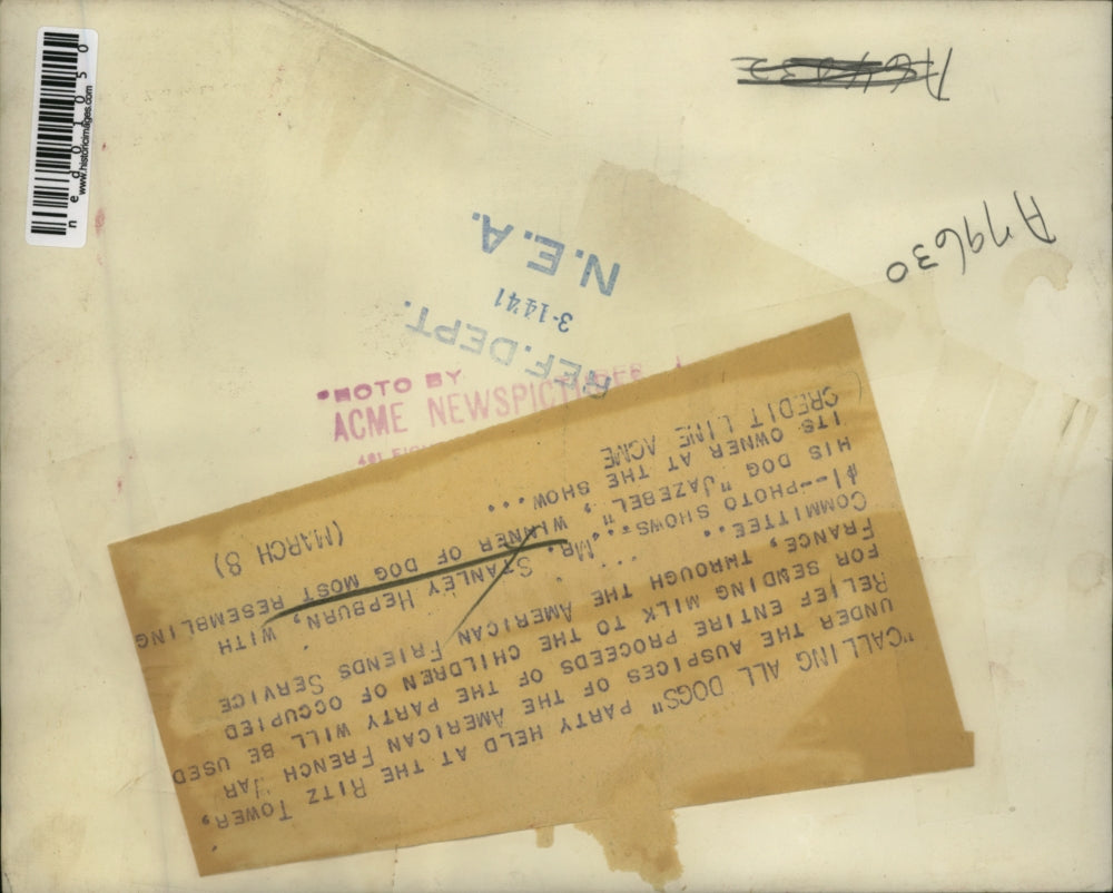 1941 Press Photo Stanley Hepburn and his dog, Jazebel - ned01050