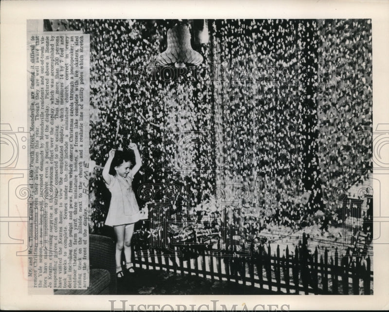Load image into Gallery viewer, 1949 Press Photo Bonnie Jo Kearns with Christmas decorations in her living room
