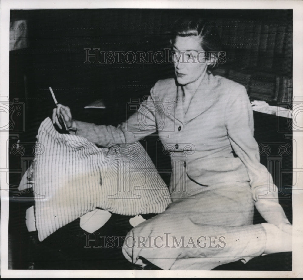 1952 Press Photo Mexico City, Agne's Kelly in an attorney general's office