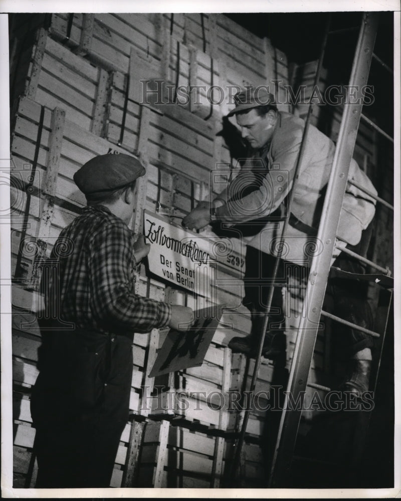 1955 Press Photo West Berlin "Emergency Pantry" 4 of 7