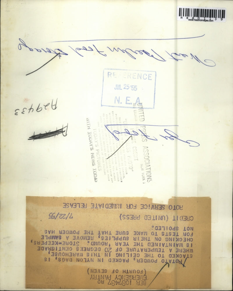 1955 Press Photo West Berlin "Emergency Pantry" 4 of 7